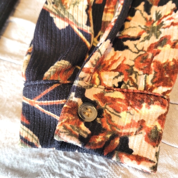 ⏰️3/$10 M/M Lily Morgan Long sleeves ribbed blouse - Picture 4 of 8